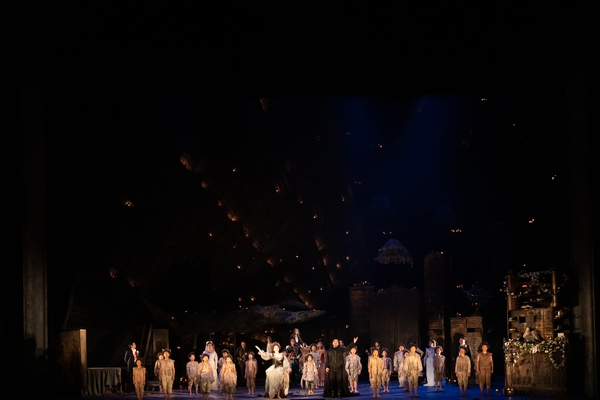 オペラ『夏の夜の夢』　撮影：寺司正彦　提供：新国立劇場
