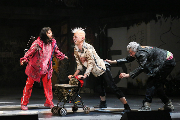 大パルコ人４マジロックオペラ『愛が世界を救います（ただし屁が出ます）』 撮影：宮川舞子