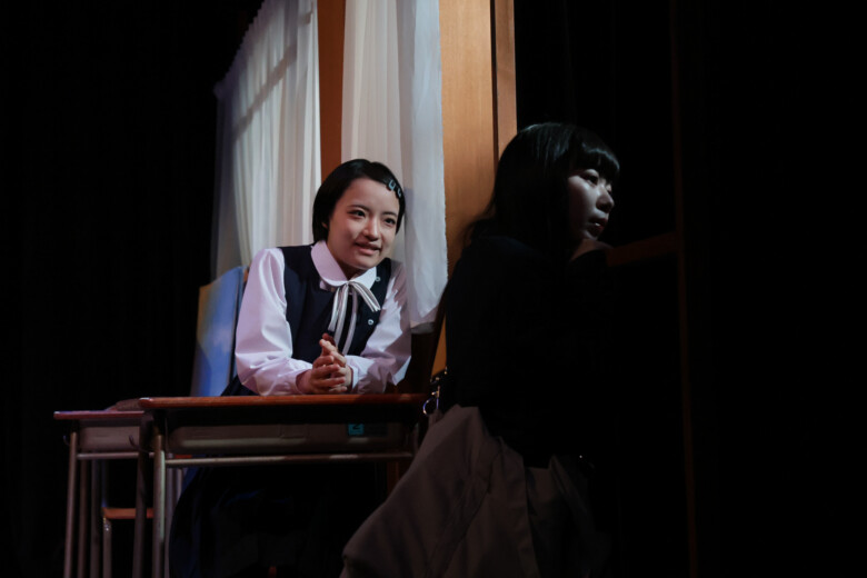 ロロ『校舎、ナイトクルージング』撮影：岩村美佳