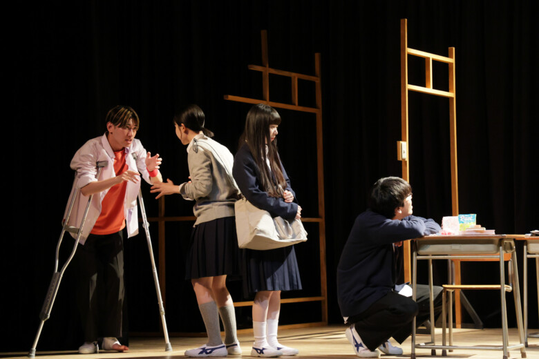 ロロ『校舎、ナイトクルージング』撮影：岩村美佳