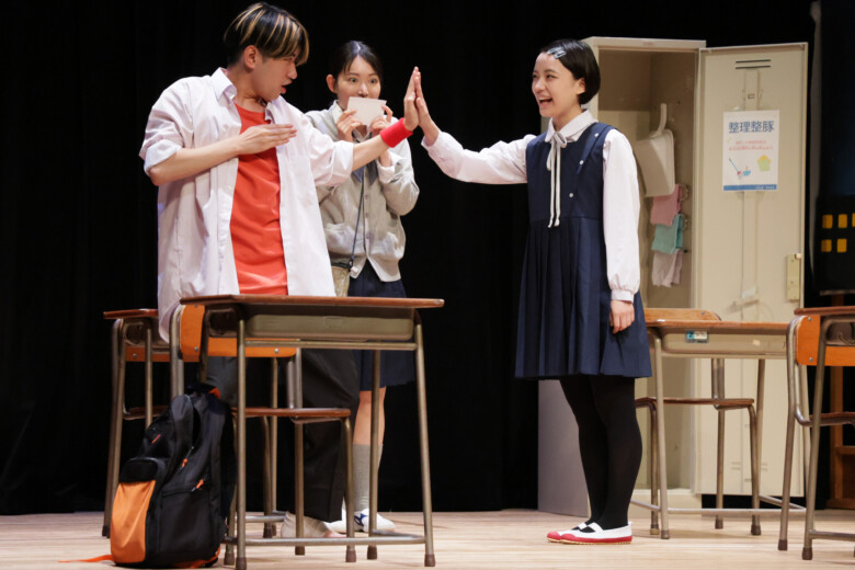 ロロ『校舎、ナイトクルージング』撮影：岩村美佳
