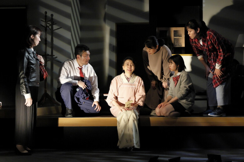 月波兎『いつものオーロラが割った夜』撮影　横田敦史