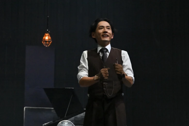 舞台『すべての幸運を手にした男』