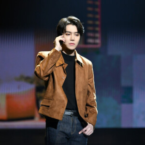 舞台『愛の不時着』撮影：三上富之